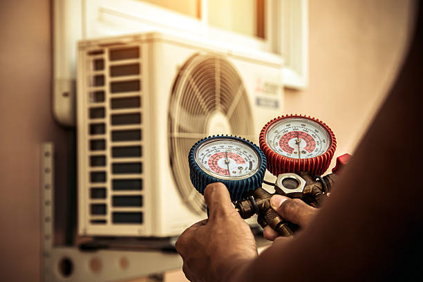 Professional Ac Installation technician working in Saint Simons Island, GA
